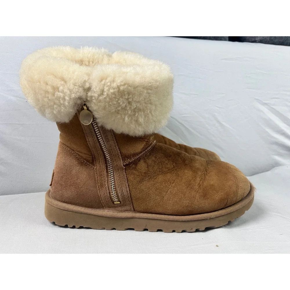 UGG Bailey Short Side Zip Chestnut Suede Sheepskin Boots 1112480 Womens 10